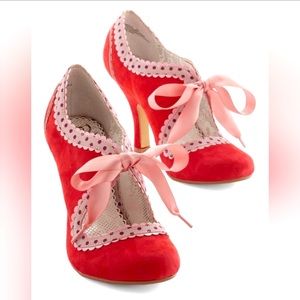 Poetic License Pretty in Pink Pumps Size 38